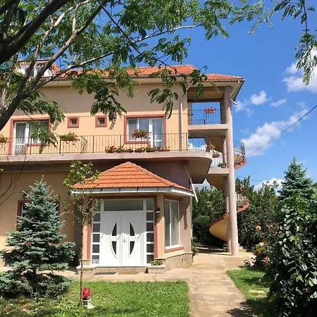 Gasthuis Heaven Garden Două Mai