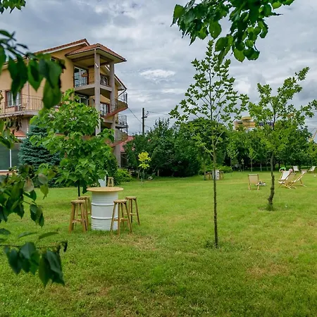 Heaven Garden Gasthuis Două Mai